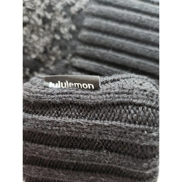 NWT Lululemon Ombre Knit Textured Beanie One size Black Gray main image 4